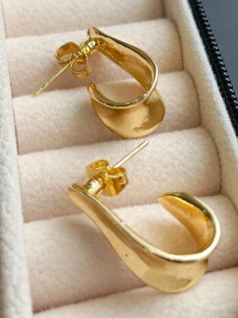 Aretes J Gold