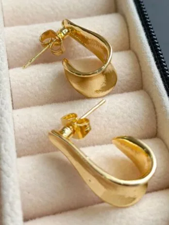 Aretes J Gold