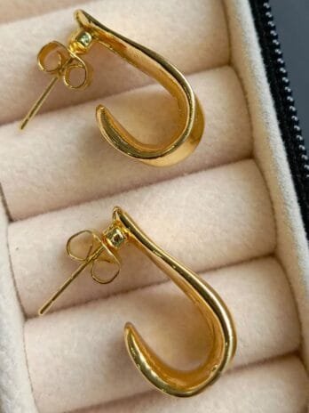 Aretes J Gold
