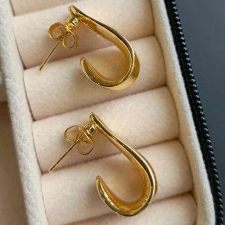 Aretes J Gold